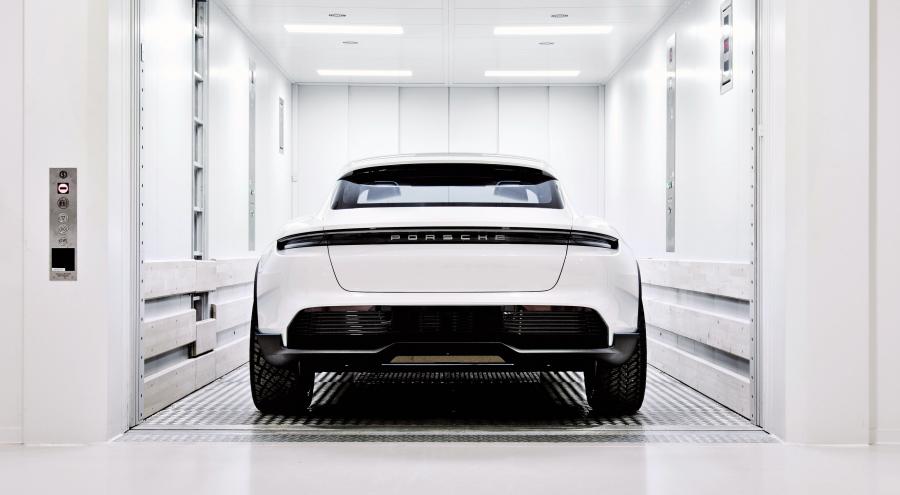  Porsche Mission E Cross Turismo 2018 года  (фото 58 из 66)